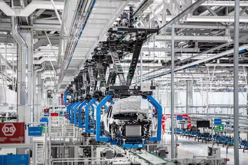 梅赛德斯-奔驰全面电动再提速 探访全新EQE诞生地北京奔驰顺义工厂